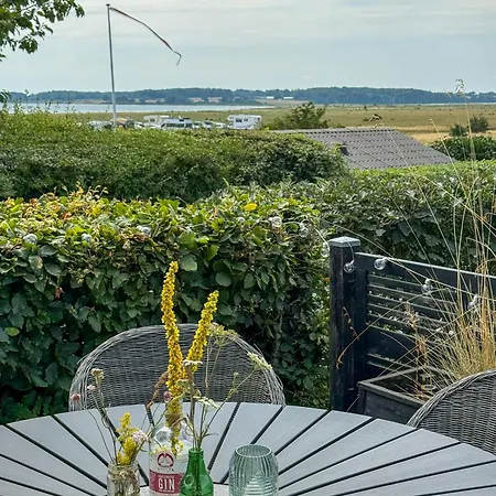 Casa vacanze Beachfront With Sea View For 6 Guests *